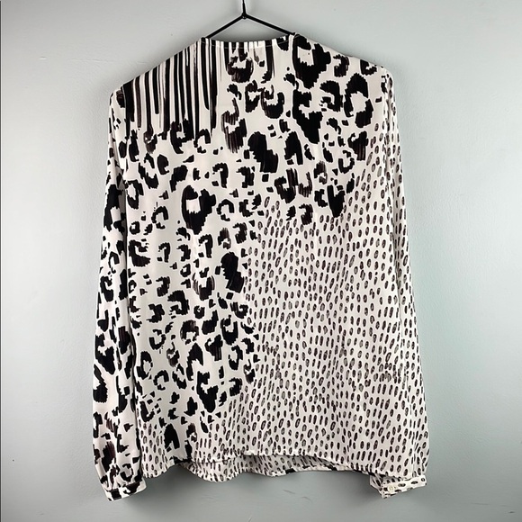 Cabi Animal Print Faux Wrap Long Sleeve Blouse Size S - Picture 6 of 8